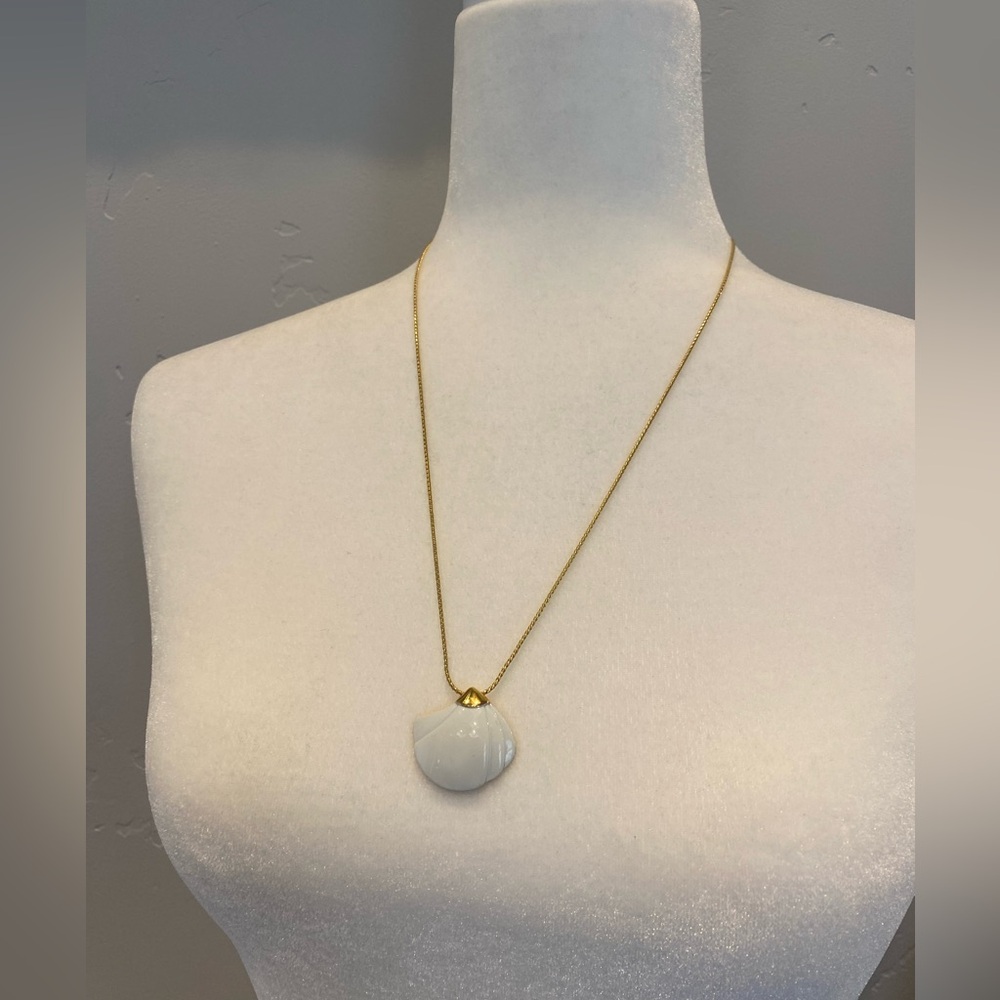Vintage Trifari Seashell Necklace gold w/ pearl inlay